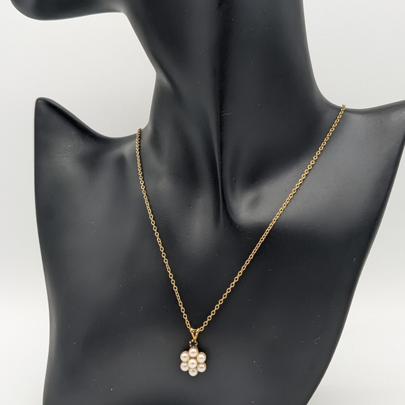 Vintage Avon BW Floral Pearl Pendant gold chain Necklace, Unique Gift, Collectib - Picture 3 of 6